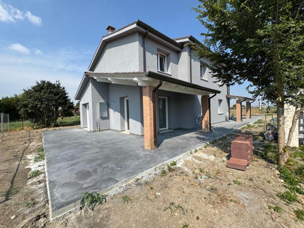 casa indipendente in vendita a Granze in zona Savellon