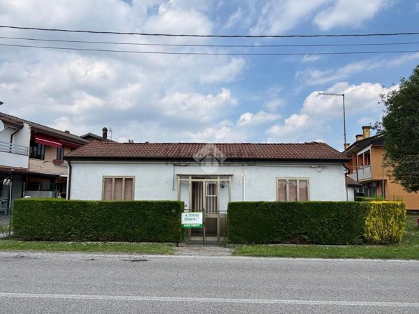 casa indipendente in vendita a Granze in zona Savellon