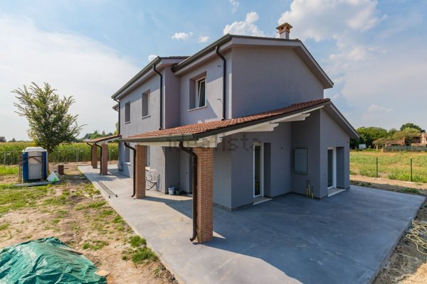 casa indipendente in vendita a Granze in zona Savellon
