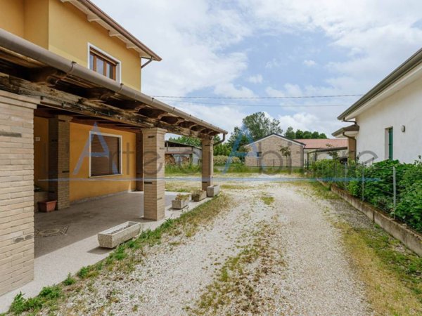 casa indipendente in vendita a Legnaro