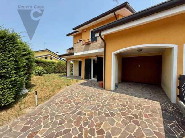 casa indipendente in vendita a Legnaro in zona Volparo