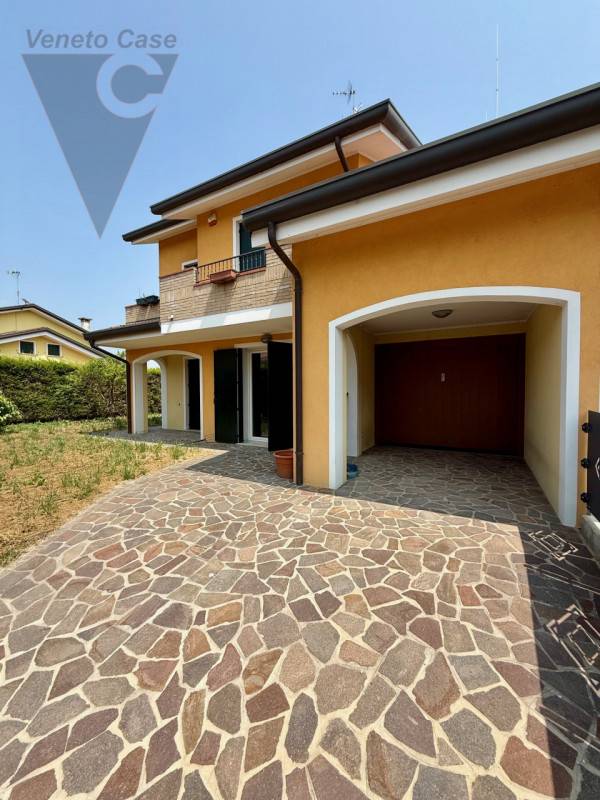 casa indipendente in vendita a Legnaro in zona Volparo