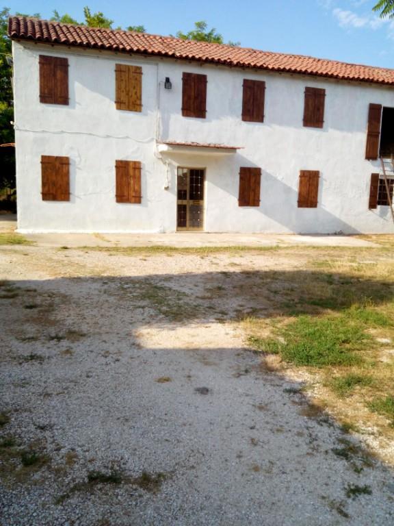 terreno agricolo in vendita a Legnaro in zona Volparo