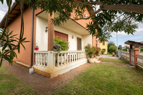 casa indipendente in vendita a Legnaro in zona Volparo