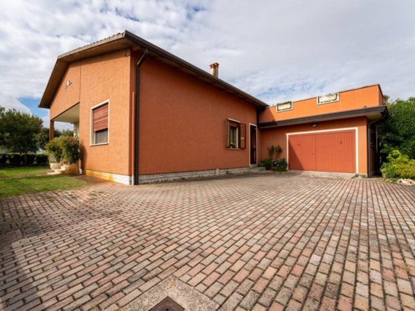 casa indipendente in vendita a Legnaro in zona Volparo