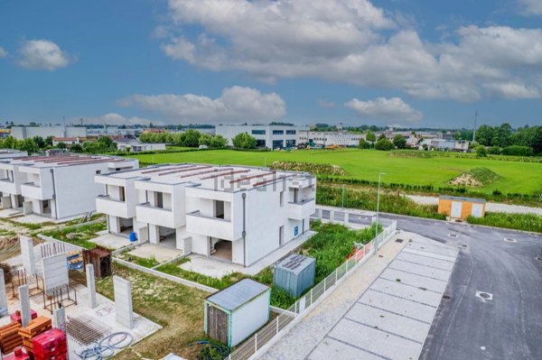 casa indipendente in vendita a Legnaro in zona Volparo