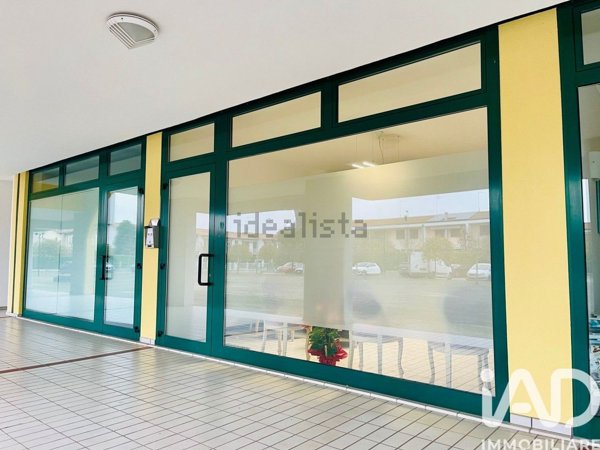 ufficio in vendita a Legnaro in zona Volparo