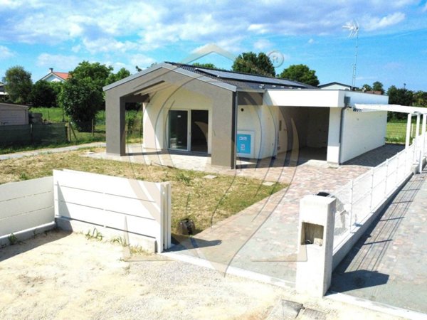 casa indipendente in vendita a Legnaro in zona Volparo