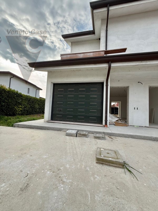 casa semindipendente in vendita a Legnaro in zona Casone