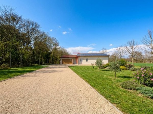 casa indipendente in vendita a Legnaro in zona Volparo