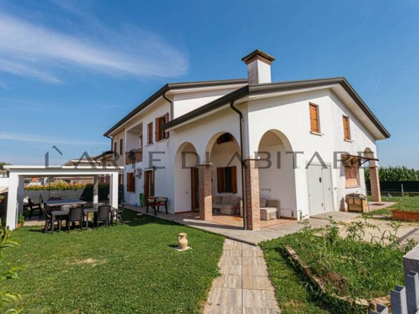 casa indipendente in vendita a Legnaro in zona Casone