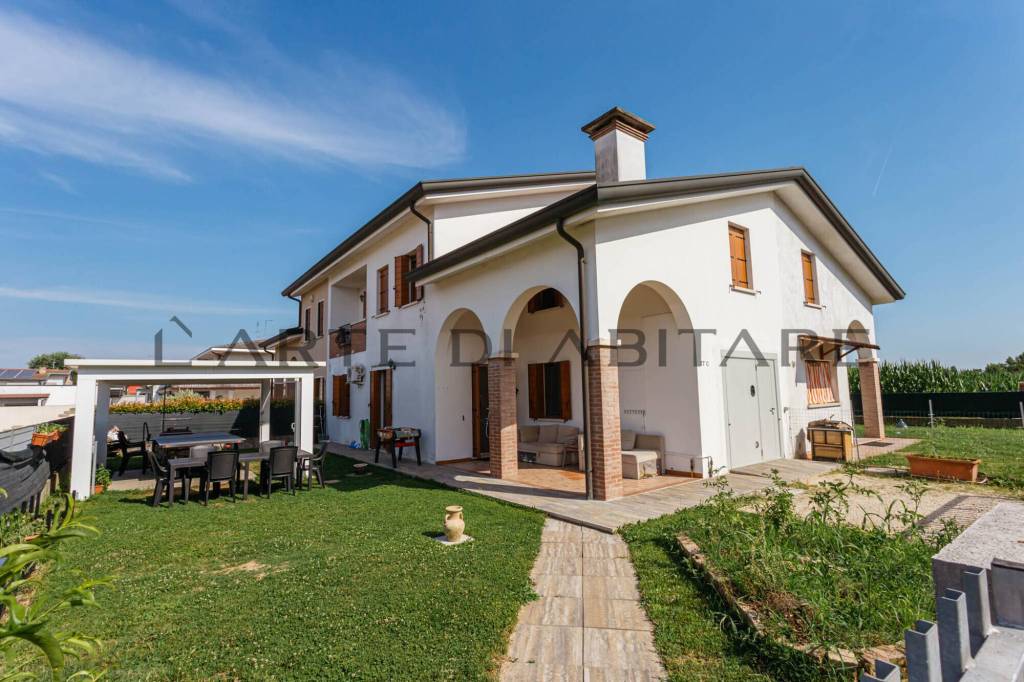 casa indipendente in vendita a Legnaro in zona Casone