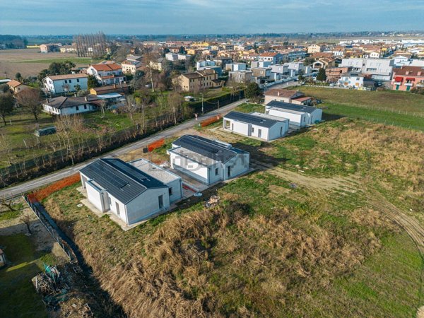 casa indipendente in vendita a Legnaro in zona Volparo