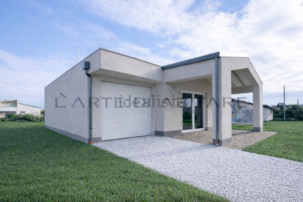 casa indipendente in vendita a Legnaro in zona Volparo