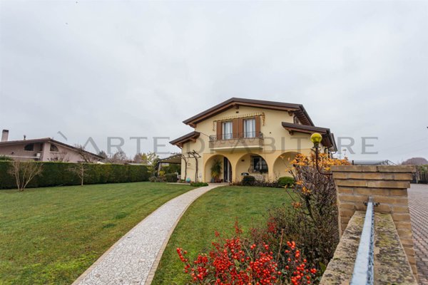 casa indipendente in vendita a Legnaro in zona Casone