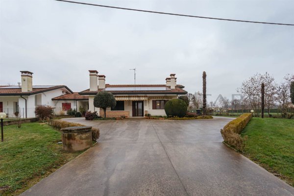 casa indipendente in vendita a Legnaro in zona Casone