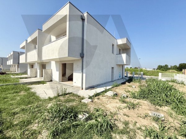 casa semindipendente in vendita a Legnaro in zona Volparo