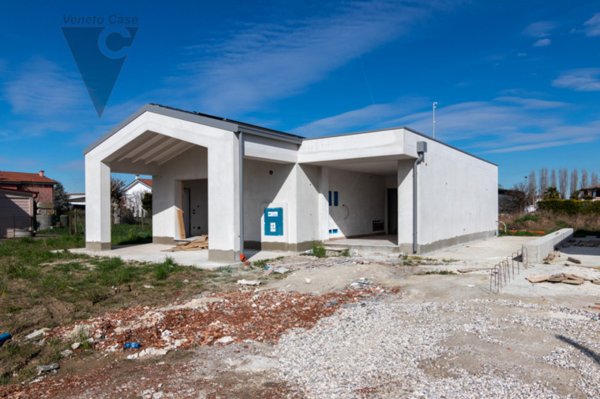 casa indipendente in vendita a Legnaro in zona Volparo
