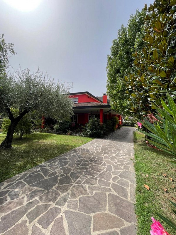 casa indipendente in vendita a Legnaro in zona Casone