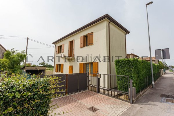casa indipendente in vendita a Legnaro in zona Casone
