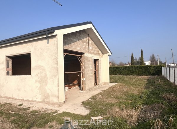 casa indipendente in vendita a Legnaro in zona Volparo