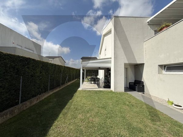 casa indipendente in vendita a Legnaro in zona Volparo