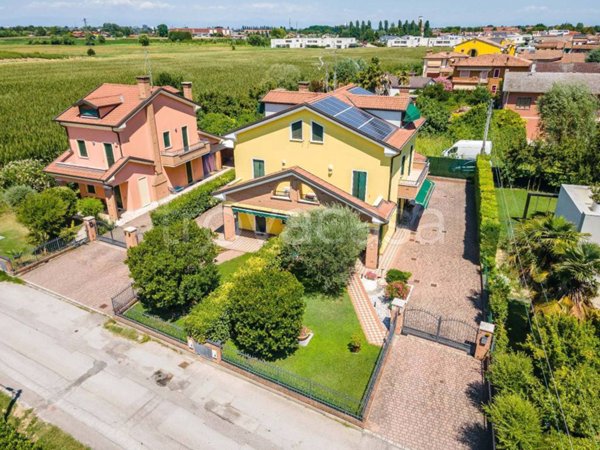 casa indipendente in vendita a Legnaro in zona Volparo