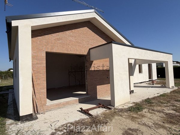 casa indipendente in vendita a Legnaro in zona Volparo