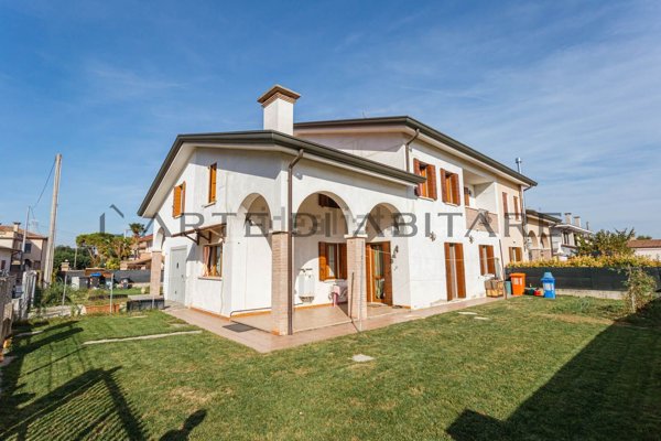 casa indipendente in vendita a Legnaro in zona Casone