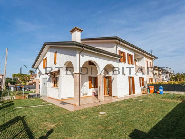 casa indipendente in vendita a Legnaro in zona Casone