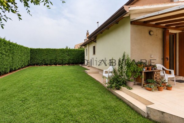 casa indipendente in vendita a Legnaro in zona Volparo