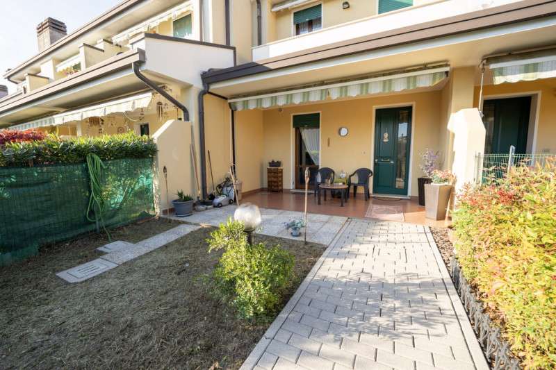 casa indipendente in vendita a Legnaro in zona Volparo