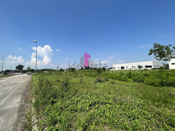 terreno edificabile in vendita a Limena