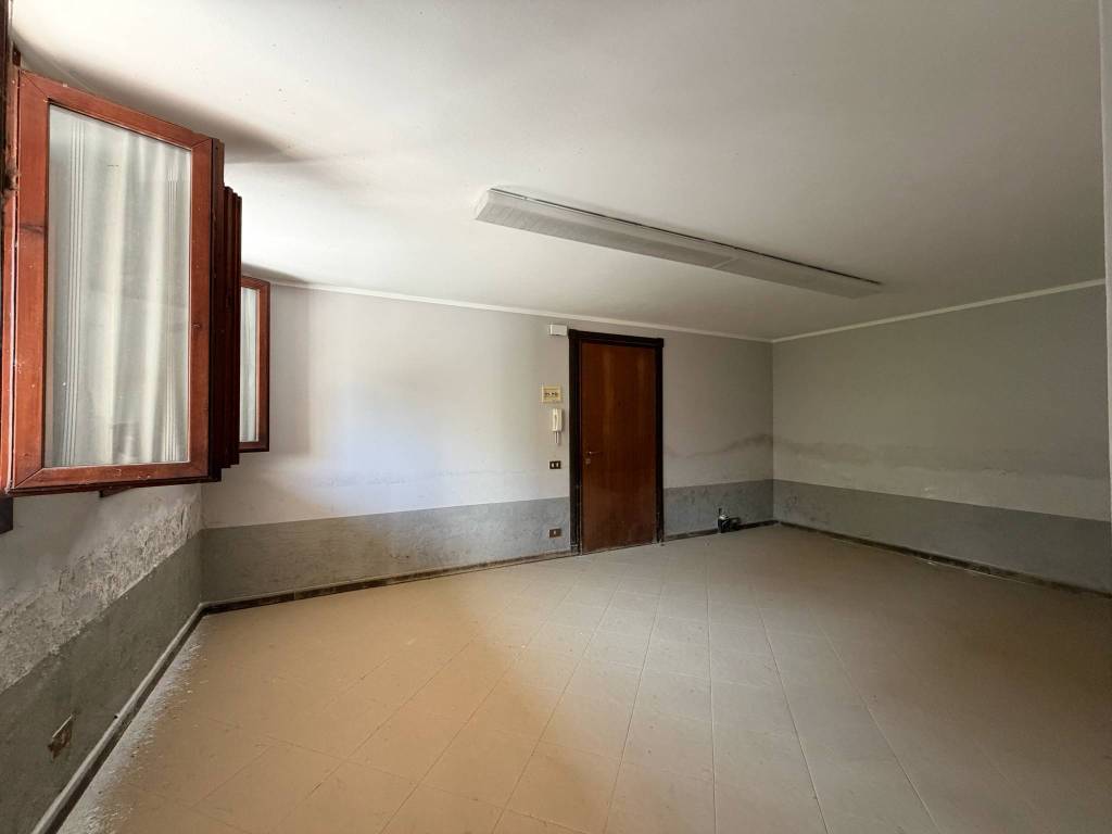 locale commerciale in vendita a Limena