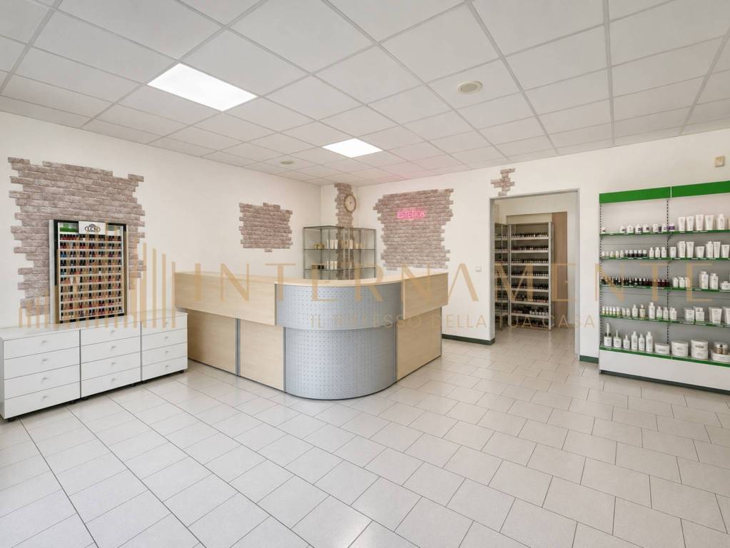 locale commerciale in vendita a Limena