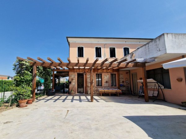 appartamento in vendita a Lozzo Atestino in zona Lanzetta