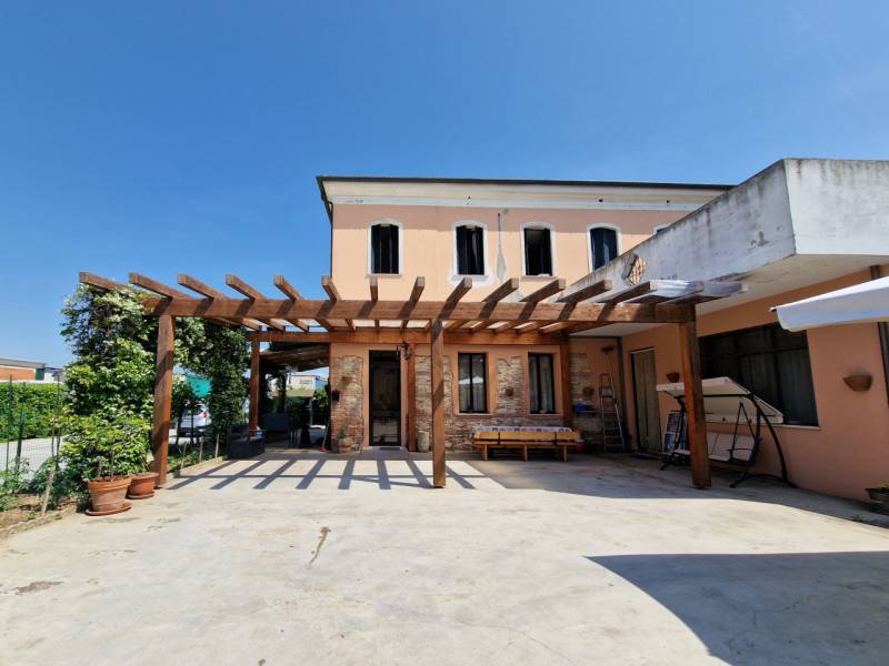 casa indipendente in vendita a Lozzo Atestino in zona Lanzetta