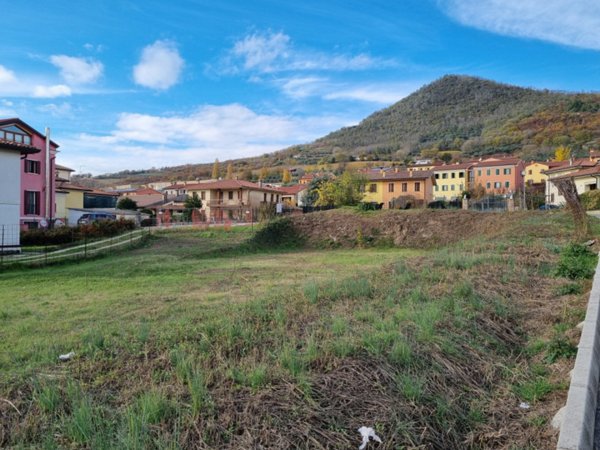 terreno edificabile in vendita a Lozzo Atestino