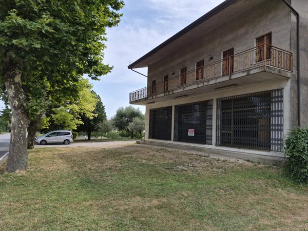 locale commerciale in vendita a Lozzo Atestino
