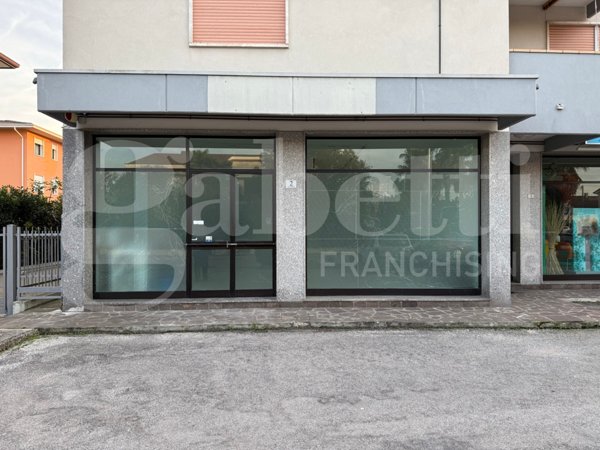 negozio in vendita a Maserà di Padova