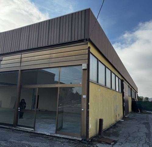 locale commerciale in vendita a Masi