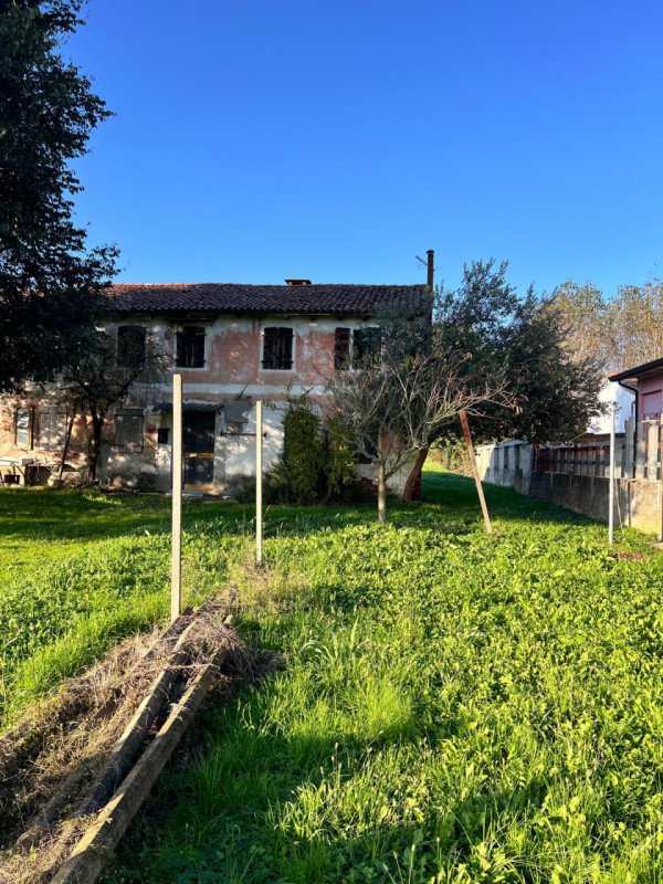 casale in vendita a Massanzago in zona San Dono