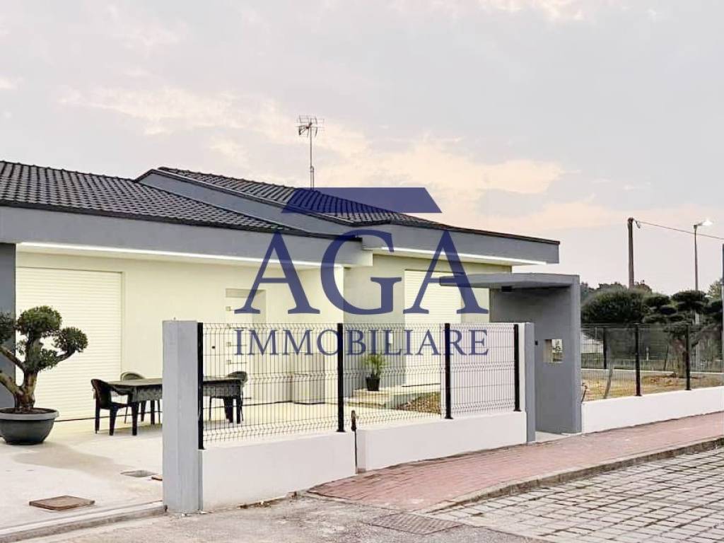 casa indipendente in vendita a Massanzago in zona Zeminiana