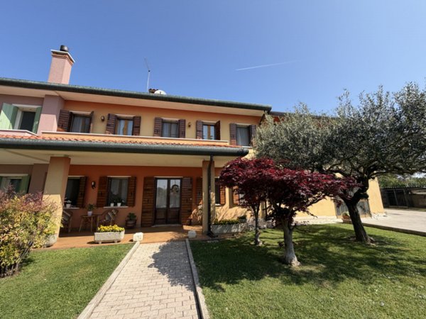 casa indipendente in vendita a Massanzago in zona San Dono