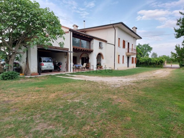 casa indipendente in vendita a Massanzago in zona Zeminiana