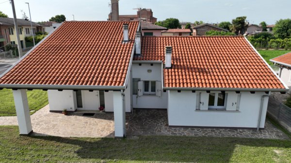 casa indipendente in vendita a Megliadino San Vitale
