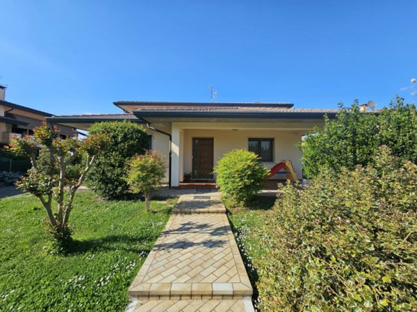 casa indipendente in vendita a Megliadino San Vitale