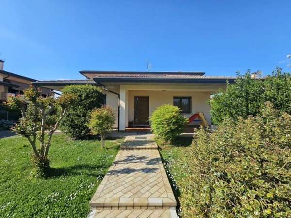 casa indipendente in vendita a Megliadino San Vitale