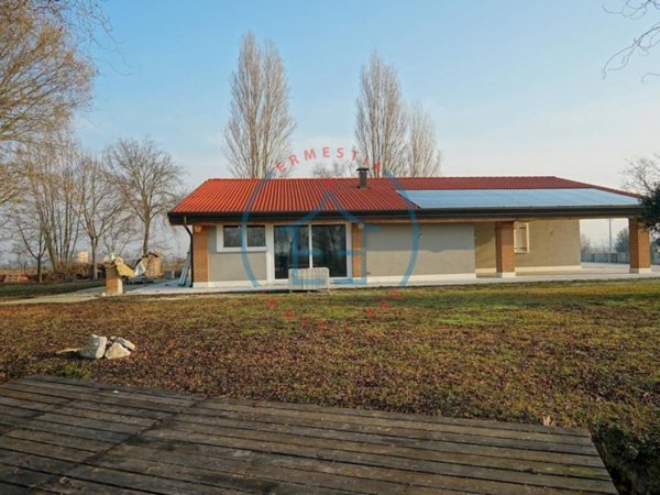 casa indipendente in vendita a Merlara
