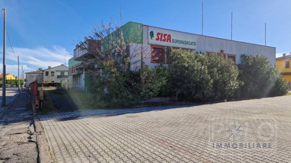 capannone in vendita a Merlara